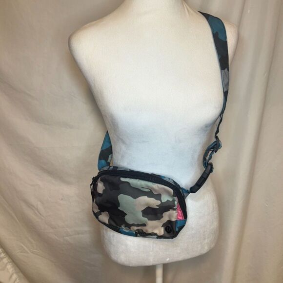 LULULEMON Camo Multicolor Fanny Pack Everywhere Belt Bag Heritage Adjustable - Picture 2 of 8